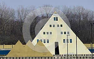 OnanÃ¢â¬â¢s Gold Pyramid House